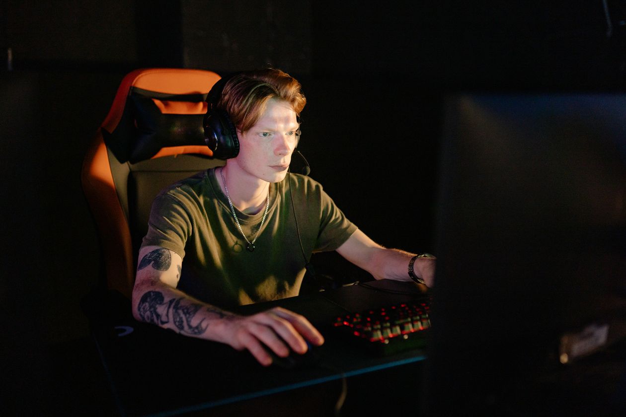 Medion ERAZER Beast 18 X1 (2026) RTX 5080 Review: Big-Screen 5080, Small Price