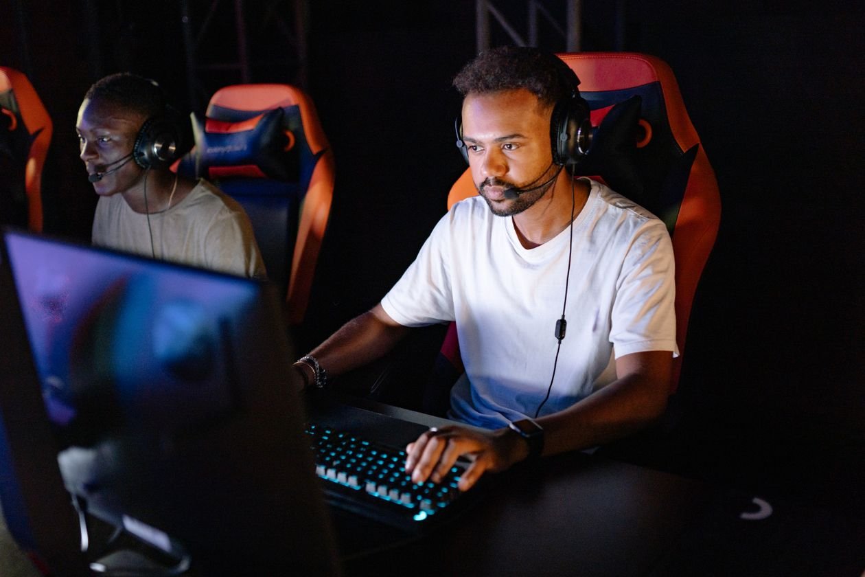 Acer Predator Helios Neo 16 AI (2026) RTX 5070 Ti Review: 240Hz Neo